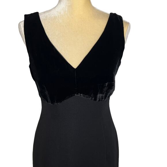 L.K. Bennett Black V-Neck Velvet Dress LBD NEW NWT Size US 6 C2-23 - Picture 2 of 10